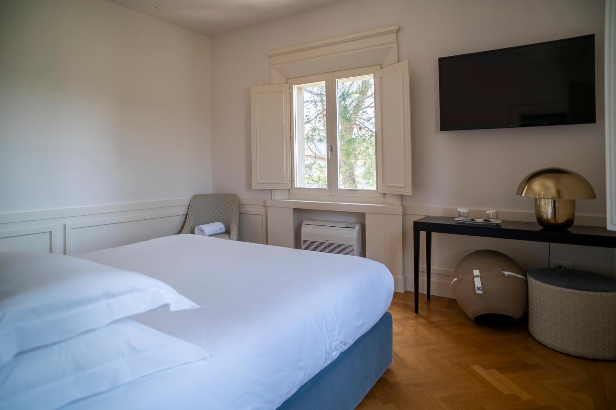 Boutique Hotel Villa Monty Banks 切塞纳 外观 照片