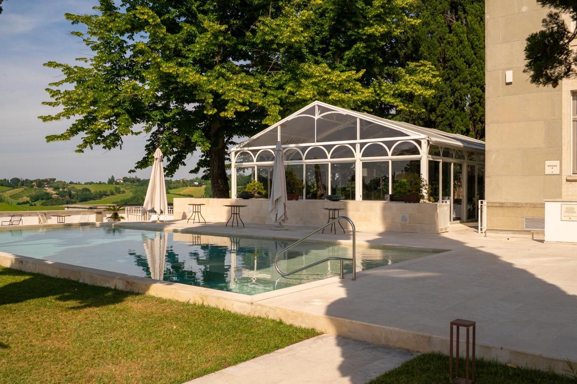 Boutique Hotel Villa Monty Banks 切塞纳 外观 照片